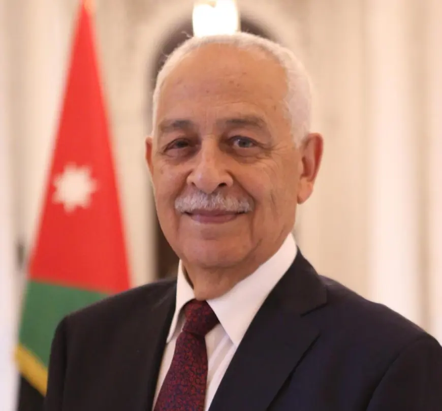 مندوبا عن الملك وولي العهد.. العيسوي يعزي آل العثمان