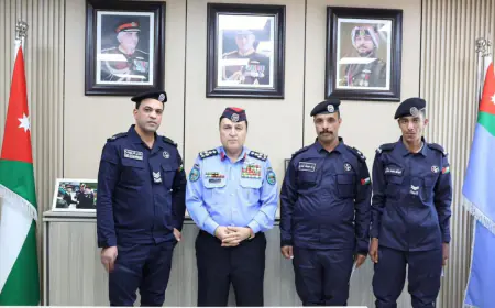 تكريم طاقم دورية نجده انقذ سيدة وأطفالها من داخل مركبة تعرضت للاشتعال في محافظة المفرق