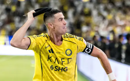 رونالدو يرقص بـ (العقال السعودي) ويشعل المدرجات (فيديو وصور)