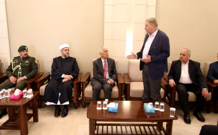 مندوبا عن الملك وولي العهد.. العيسوي يعزي آل العواد وآل عباد