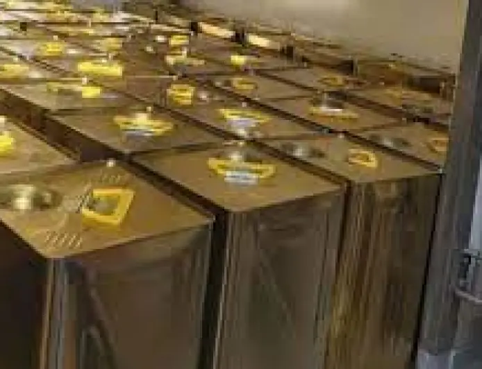 مداهمة شقة في الرمثا.. وضبط كميات من زيت الزيتون المغشوش