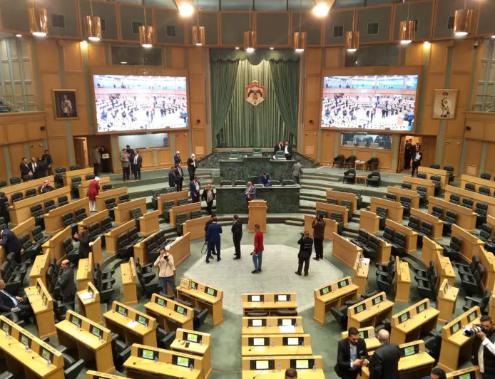 النواب يستكملون بحث قانون التأمين اليوم