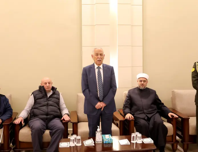 مندوبا عن الملك وولي العهد.. العيسوي يعزي عشيرة البطاينة