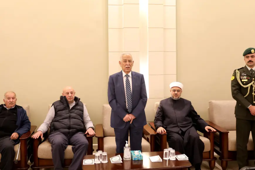 مندوبا عن الملك وولي العهد.. العيسوي يعزي عشيرة البطاينة