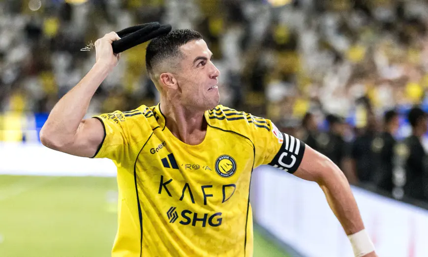 رونالدو يرقص بـ (العقال السعودي) ويشعل المدرجات (فيديو وصور)