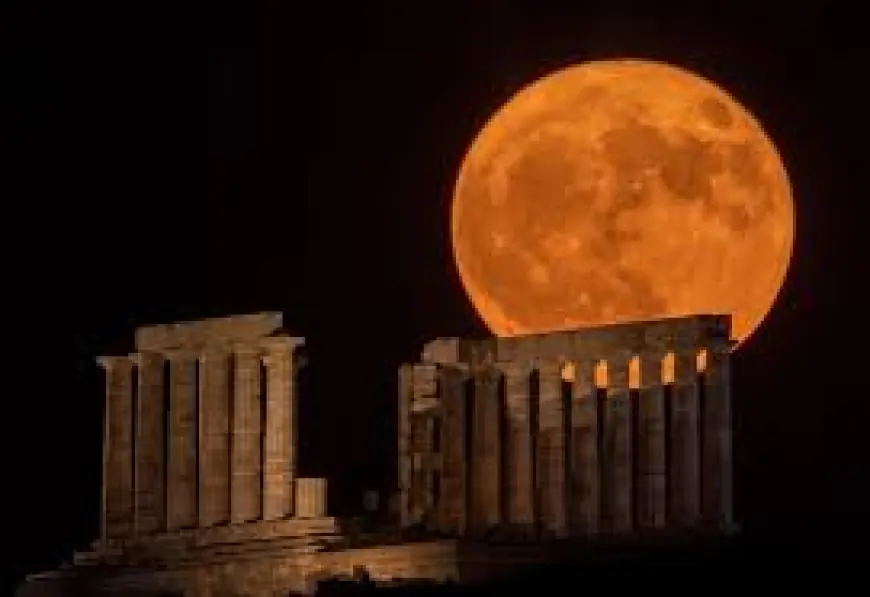 بدر العملاق يضيء سماء الأردن