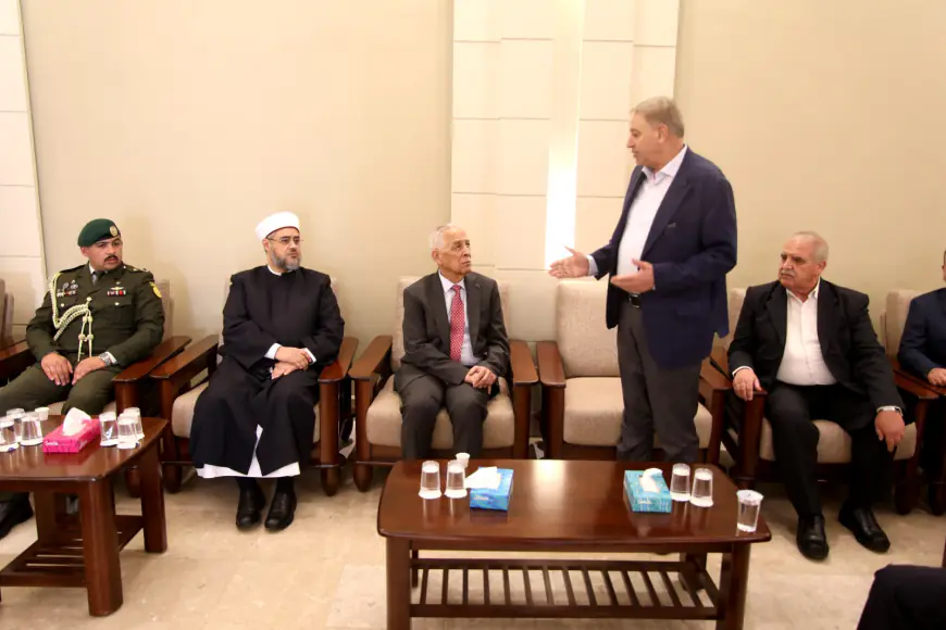 مندوبا عن الملك وولي العهد.. العيسوي يعزي آل العواد وآل عباد