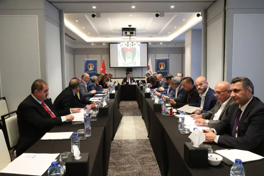 الميثاق الوطني ينظم ورشة عمل بعنوان (نحو اتحاد لغرف الصناعة والتجارة )