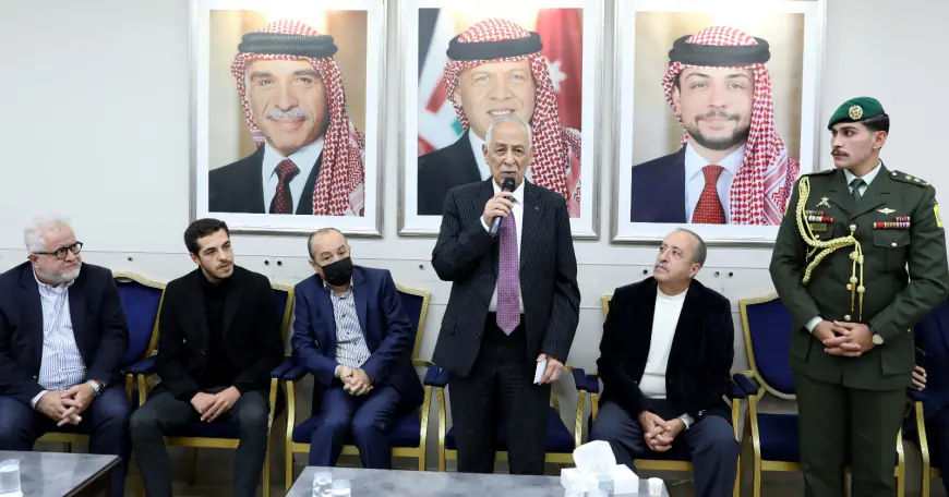 مندوبا عن الملك وولي العهد. العيسوي يعزي عشائر القاضي والشرايعة والمجالي ومنّاع