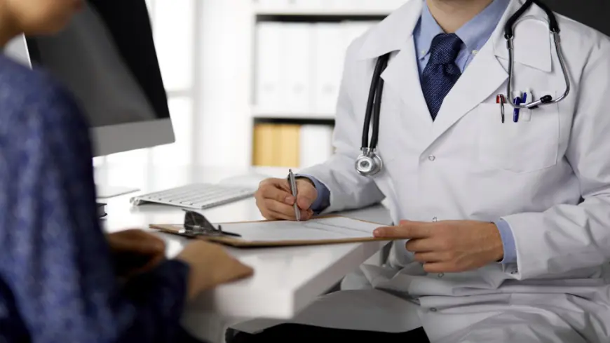 نقابة الأطباء: عجز مالي يفرض خيار صرف نصف الراتب للمتقاعدين