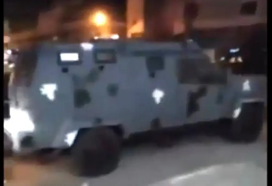 قوة أمنية تنفذ مداهمة في لواء الرمثا لشقيقين مطلوبين من حملة الفكر التكفيري