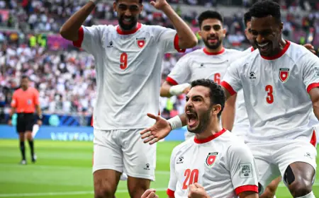 النشامى بالأبيض في مواجهة العراق بنصف نهائي كأس العرب.. الموعد والقنوات الناقلة