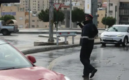 إدارة السير:  توخي الحذر على الطرق ومتابعة الإرشادات المرورية