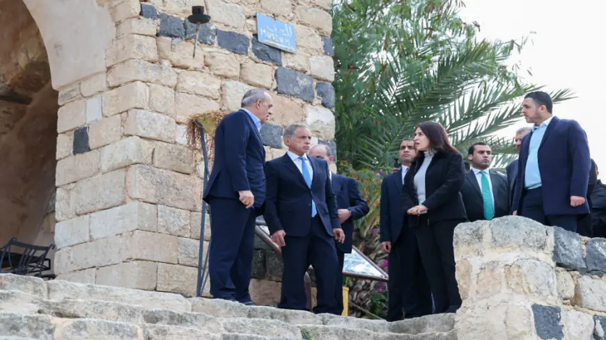 رئيس الوزراء: الإسراع في تنفيذ خطة ترميم موقع أم قيس الأثري