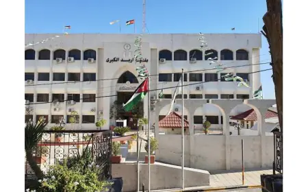 بلدية إربد توقف عمل المتعهدين لحين إصلاح الحفريات