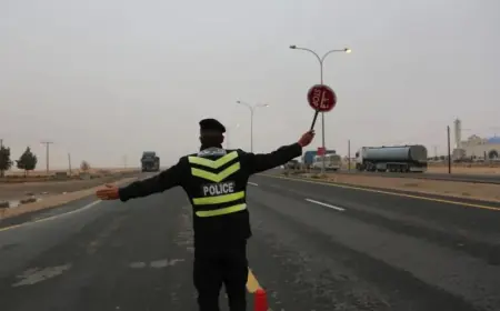 سقوط حمولة فوسفات وانسكاب زيوت على طرق خارجية