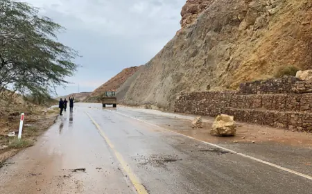 إغلاق طريق الموجب احترازيا بسبب المنخفض الجوي والأمطار الغزيرة