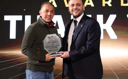 الأمير عمر بن فيصل يكرّم مركز زين للرياضات الإلكترونية