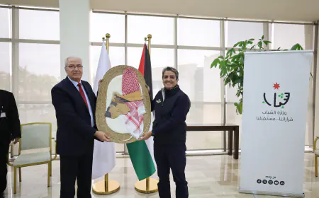 وزير الشباب يلتقي وفد منتدى الأردن لحوار السياسات (صور)