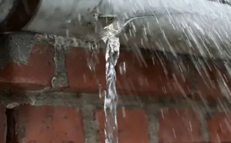 مياه اليرموك تستبدل خط صرف صحي تسبب بفيضان مياه عادمة إلى شقق سكنية