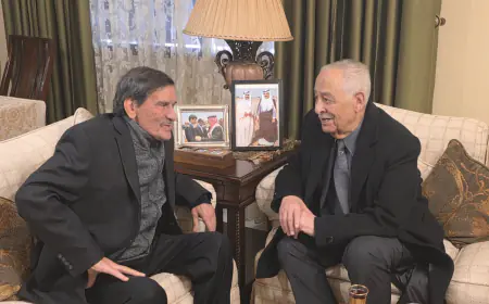 العيسوي ينقل تمنيات الملك وولي العهد للسرور بالشفاء التام