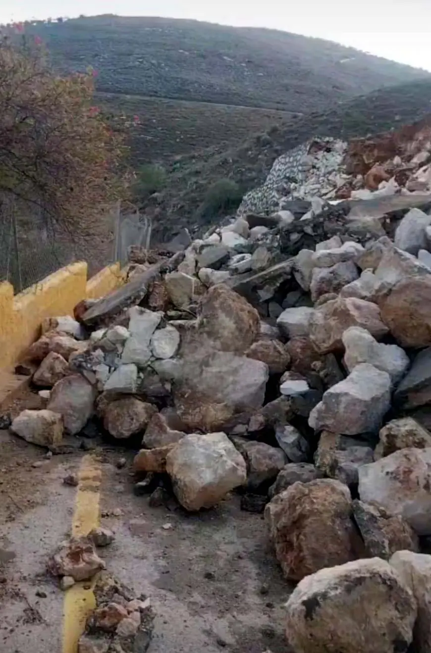 انهيارات تتسبب بإغلاق طريق السلط – وادي شعيب – الأغوار