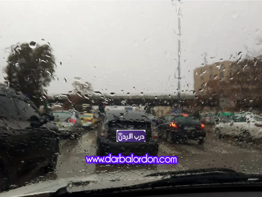 منخفض جوي يؤثر على المملكة وتحذيرات من السيول والرياح القوية