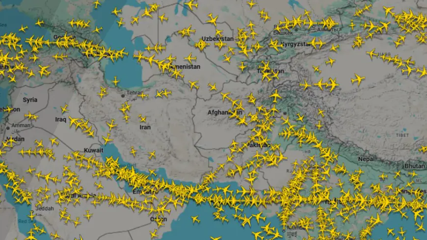 إيران تعيد فتح مجالها الجوي بعد إغلاق مؤقت وسط تصاعد التوترات