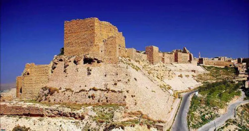 تقرير هندسي يكشف أسباب انهيار جدار سور الكرك التاريخي