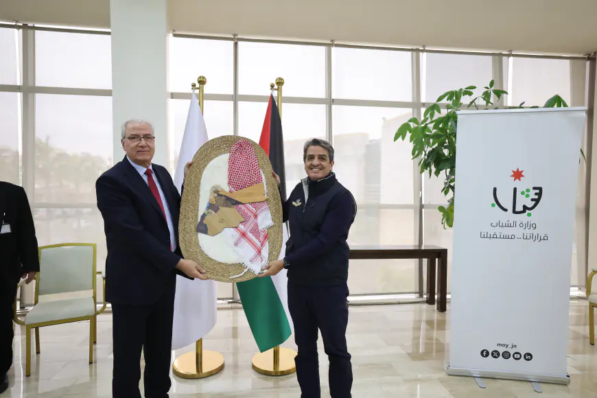 وزير الشباب يلتقي وفد منتدى الأردن لحوار السياسات (صور)