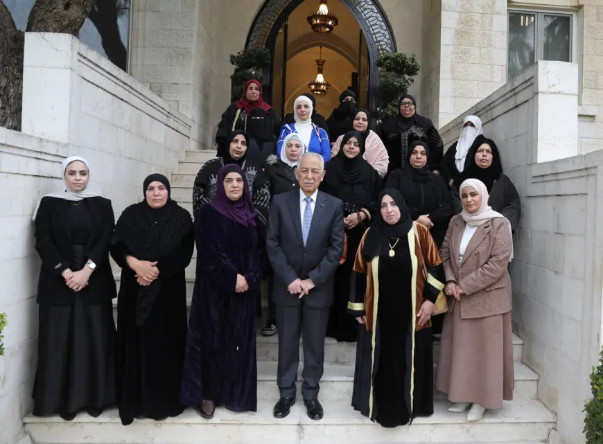 رئيس الديوان الملكي الهاشمي يلتقي فعاليات مجتمعية تطوعية