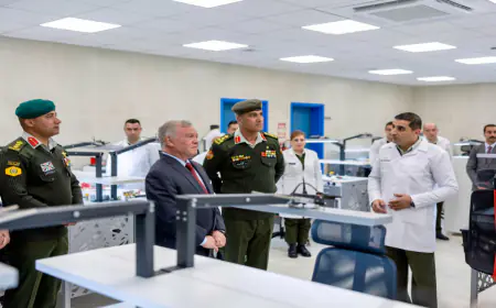 الملك يفتتح مجمع طب وجراحة الفم والأسنان العسكري