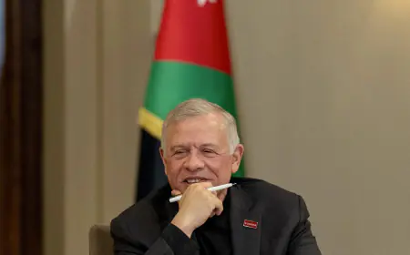 الملك يلتقي شخصيات سياسية وإعلامية (صور)