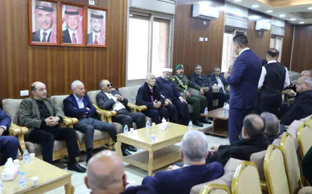 مندوبا عن الملك وولي العهد..العيسوي يعزي عشائر بينو والمساعدة والمصري والخريسات