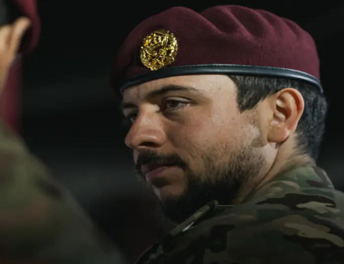 ولي العهد للمكلفين بخدمة العلم: انضباط وخدمة وتشريف للوطن