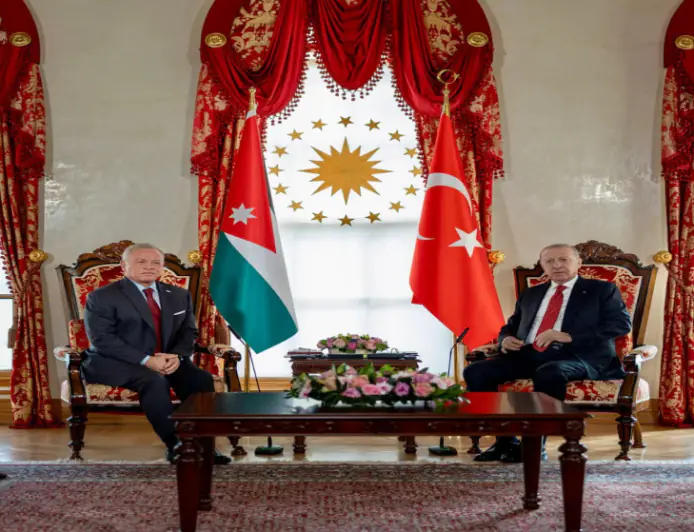 الملك وأردوغان يؤكدان ضرورة الحفاظ على سيادة الدول بما يحقق السلام والاستقرار