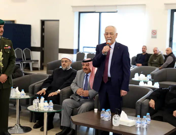 مندوبا عن الملك وولي العهد.. العيسوي يعزي آل عابدين