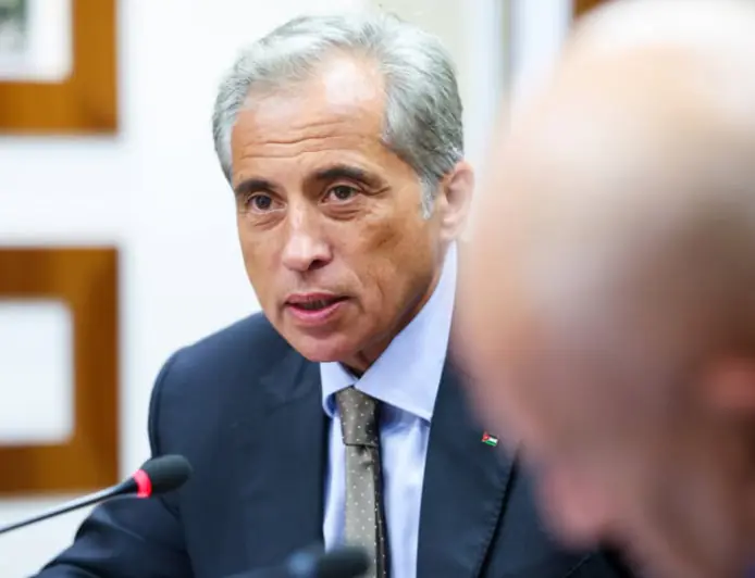 رئيس الوزراء: الحكومة اليوم تدفع ثمن قرارات سابقة (فيديو)