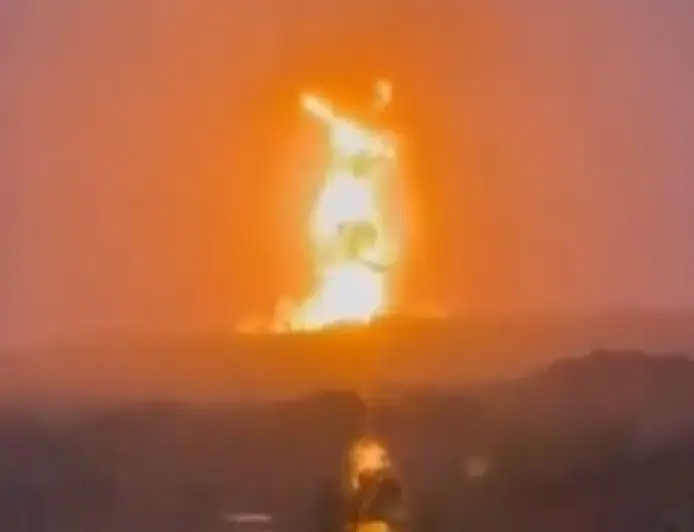  ثوران بركان طيني قرب المنازل في كولومبيا (فيديو)