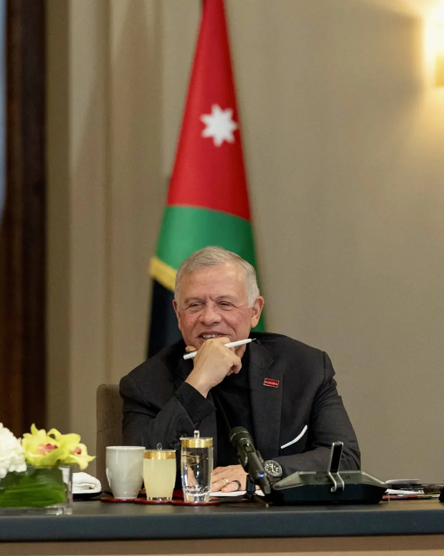 الملك يلتقي شخصيات سياسية وإعلامية (صور)