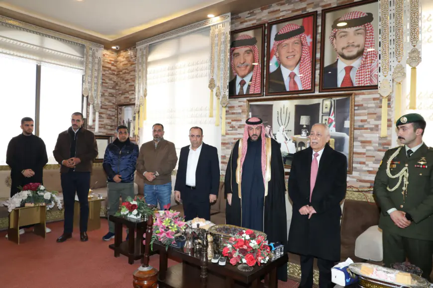 مندوبا عن الملك وولي العهد… العيسوي يعزي عشيرتي  الحويان وأبو الريش