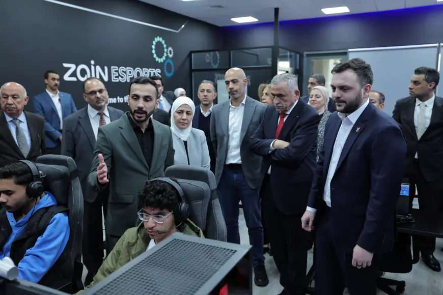 الأمير عمر بن فيصل يفتتح أكاديمية زين للرياضات الإلكترونية (صور)