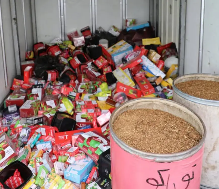 الجمارك : ضبط كميات كبيرة من المواد المهربه والمقلدة من الجوس والمعسل والدخان (صور)