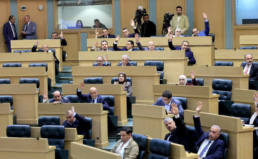 مجلس النواب يُقر 13 مادة بمشروع قانون عقود التأمين