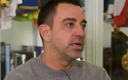 تصريحات صادمة من تشافي تهز برشلونة.. هذا ما حدث مع ميسي (فيديو)