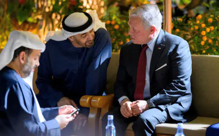 الملك ورئيس دولة الإمارات يبحثان التطورات الإقليمية ويؤكدان ضرورة خفض التصعيد