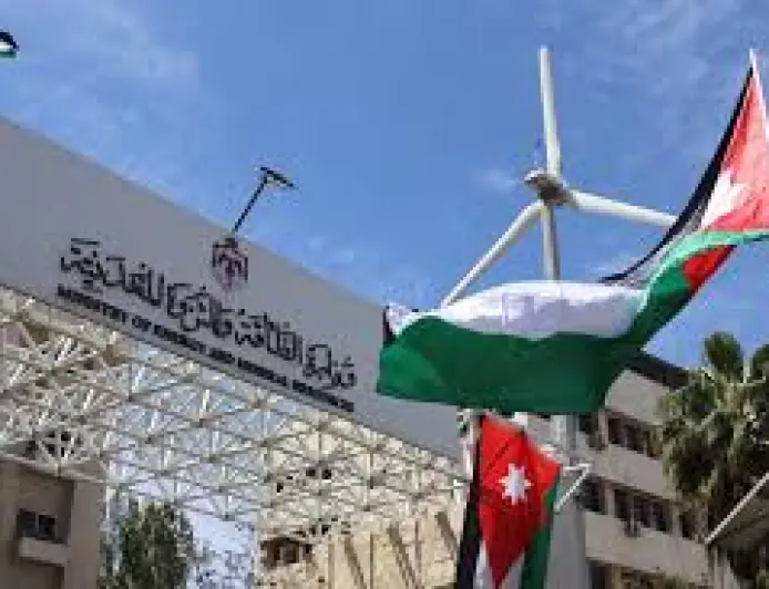 الطاقة: مخزون المشتقات النفطية في الأردن آمن وكاف
