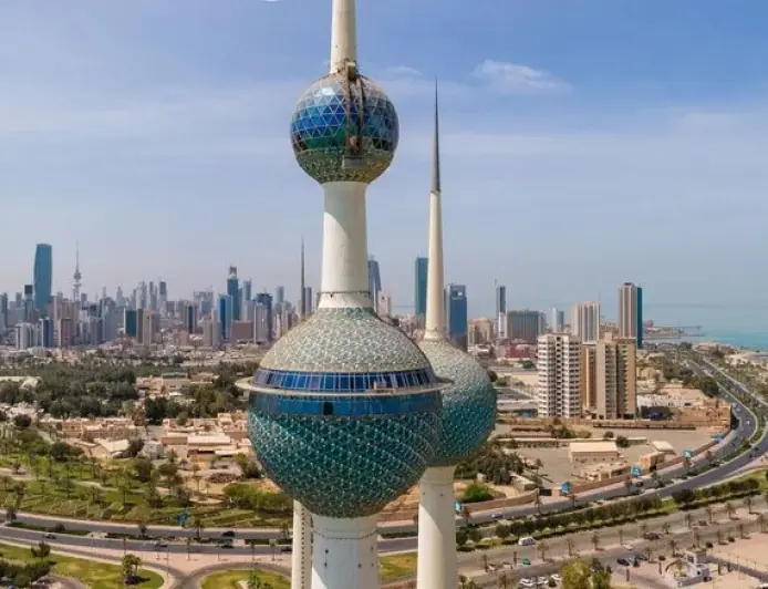 وفاة طفلة في الكويت إثر سقوط شظايا