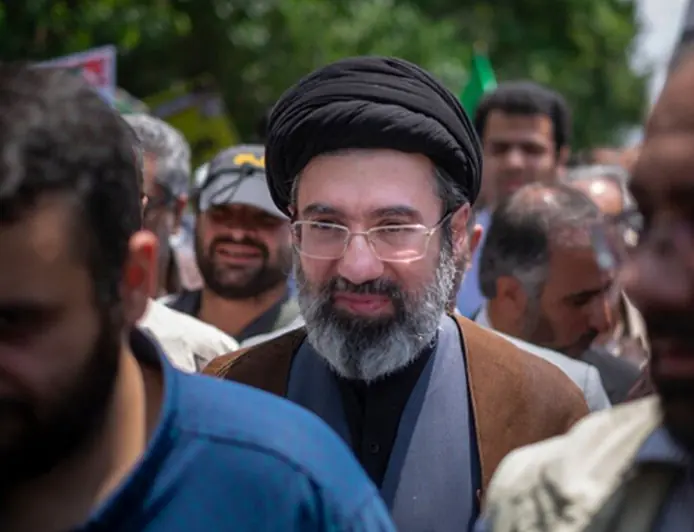من هو مجتبى خامنئي المرشد الإيراني الجديد؟