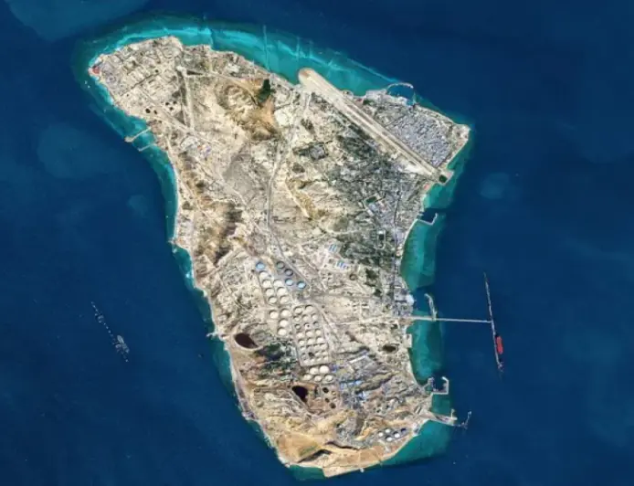 طهران تنفي وقوع أضرار في المنشآت النفطية جراء الغارات الأمريكية على  جزيرة خرج